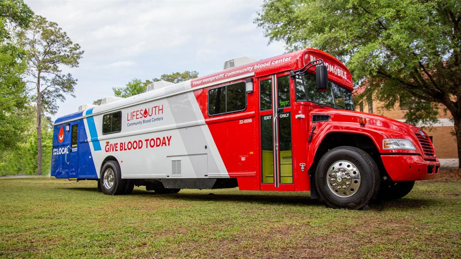 LifeSouth mobile blood donation bus